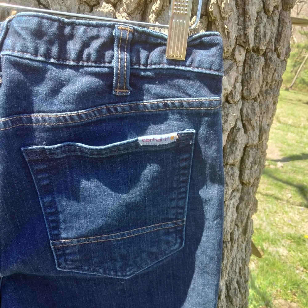 ⬇️Price Drop!⬇️ Carhartt Slim Fit Skinny Leg Shorts in size 8